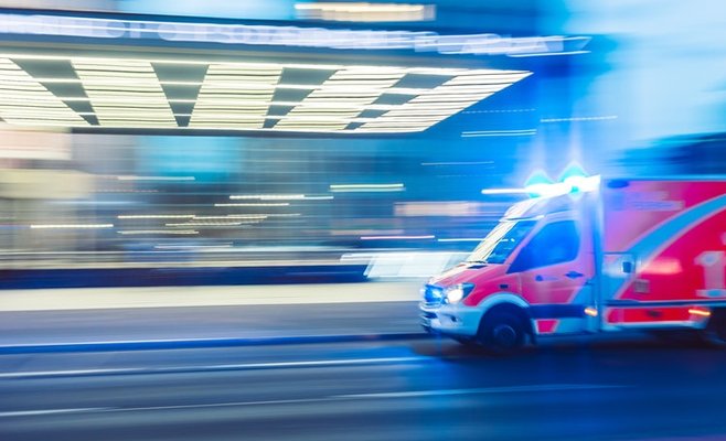 В Праге пешеход попал под «скорую помощь»