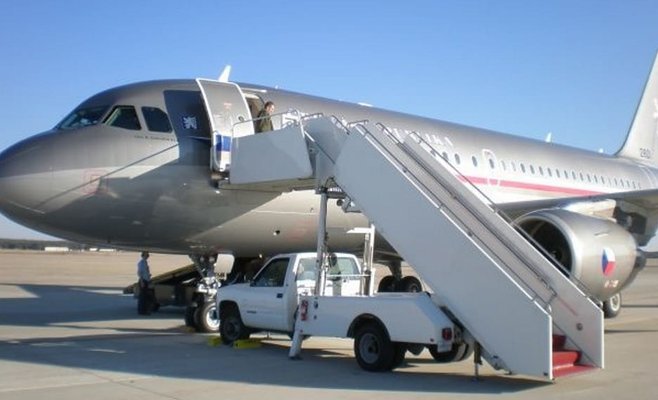 В самолете премьер-министра Чехии прозвучал выстрел