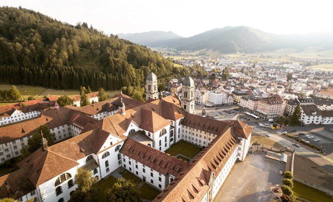 Принят Закон об упрощении визового режима для путешественников