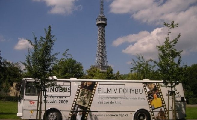 В Праге открывается бесплатный передвижной кинотеатр под открытым небом