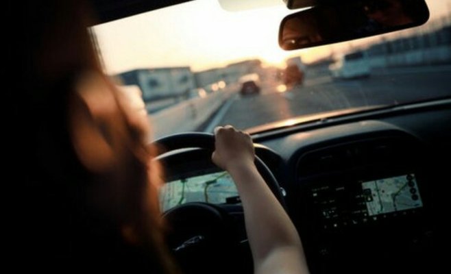 Легковой автомобиль врезался в дерево в Пршибраме