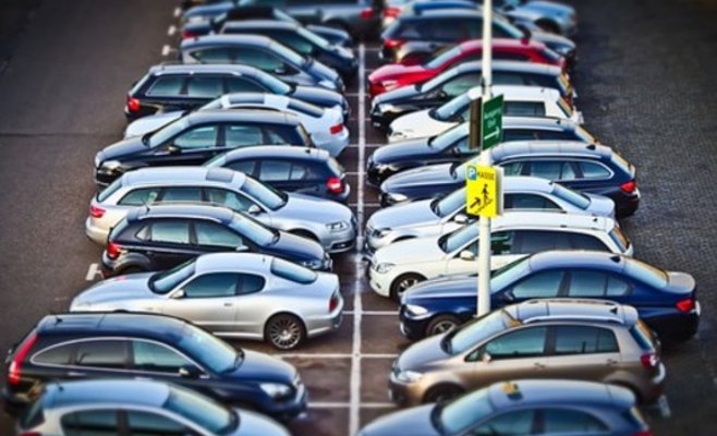 Муниципальный совет Праги 10 принял решение ввести новые парковочные зоны, которые будут платными