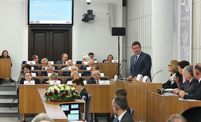 Обсуждение правительственного кризиса отложили на четверг