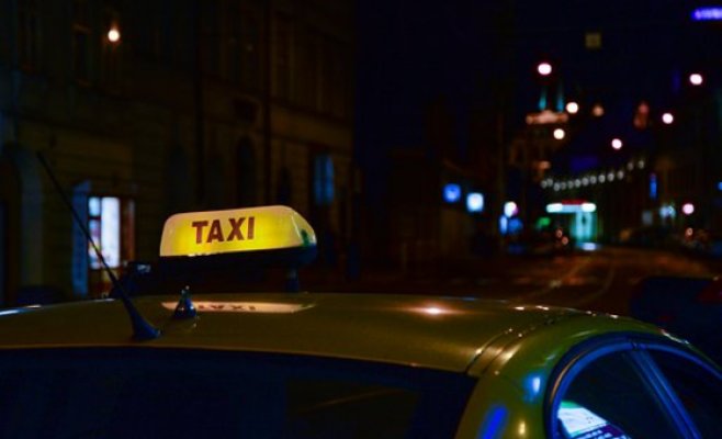 750 крон менее чем за 2 км: таксист пытался обмануть иностранца в Праге