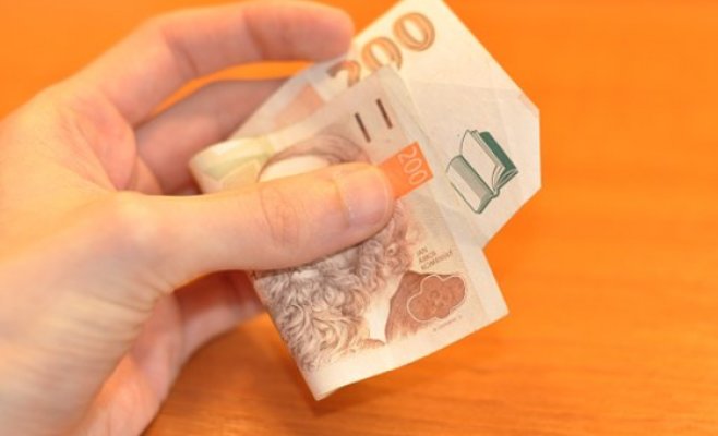 Пенсия по старости повысится на 900 крон в следующем году