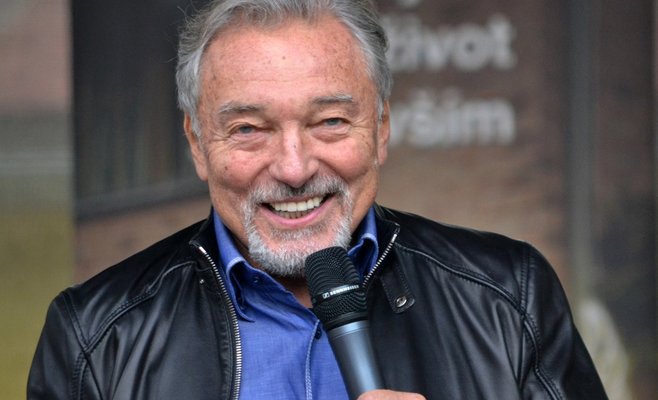 Люди стремились заработать на славе Карела Готта прямо в его день рождения