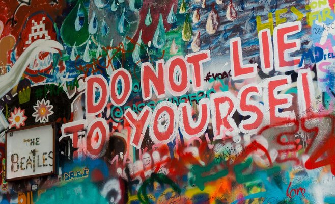 Орден Мальтийских Рыцарей подал в суд на незаконное разрисовывание стены Леннона