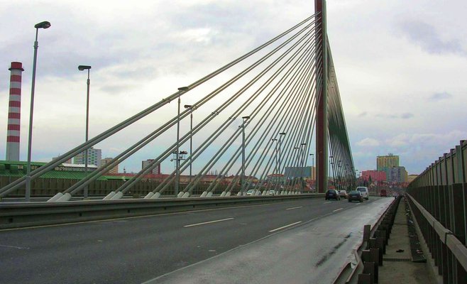 Канатный мост в Праге закроют на диагностику