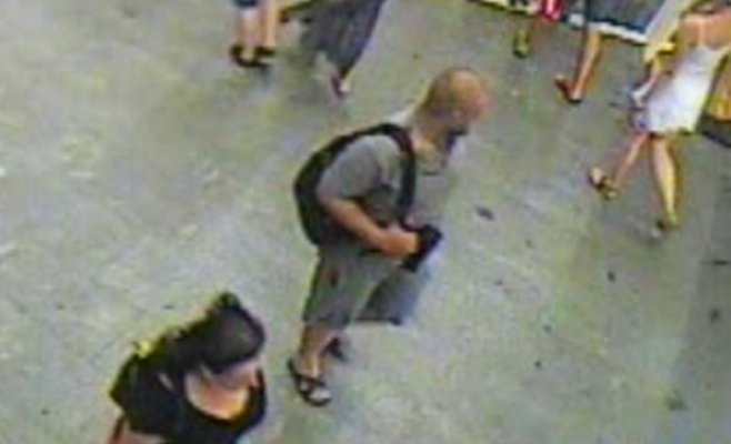 Полиция разыскивает мужчину, который в Праге пытался изнасиловать девушку