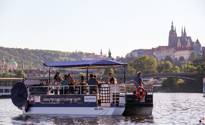 В Праге заработал пивной катамаран