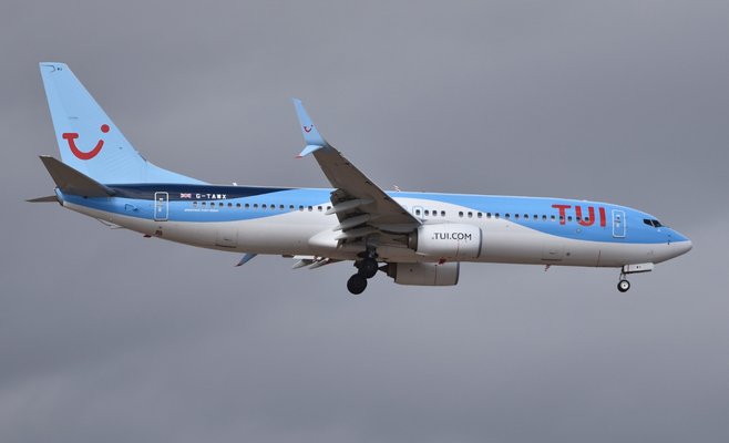 Boeing 737-8K5 совершил экстренную посадку в Праге