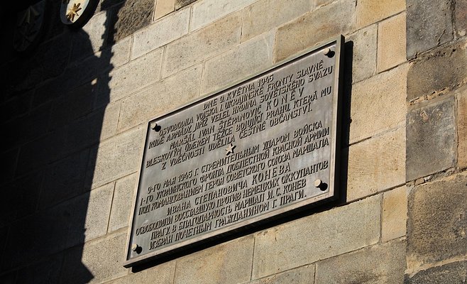 Посольство РФ в Чехии недовольно из-за нежелания Праги возвращать мемориальную доску о маршале Коневе