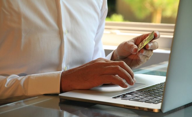 Чешские студентки нашли новый источник заработка в интернете