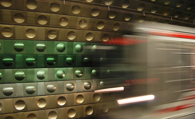 На красной и синей ветках метро будут ходить поезда без машинистов