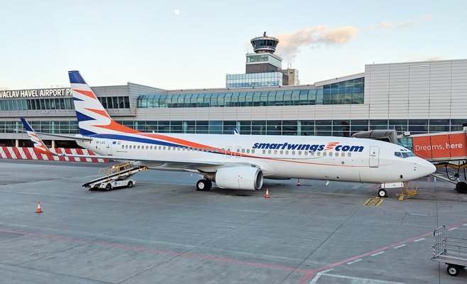 В пражском аэропорту самолет совершил посадку на одном двигателе