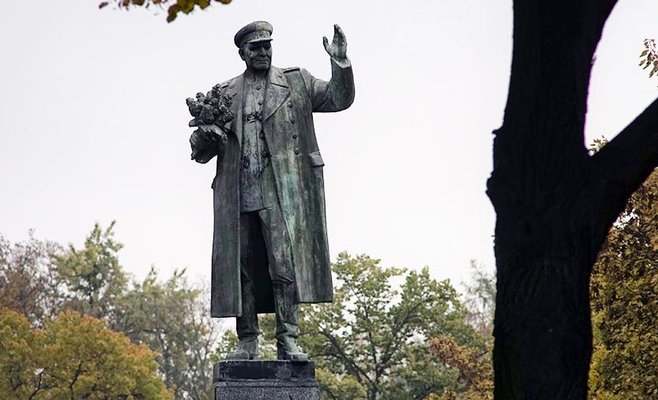 Власти Праги 6 отказались очищать памятник Коневу, пока его не перенесут на территорию посольства РФ