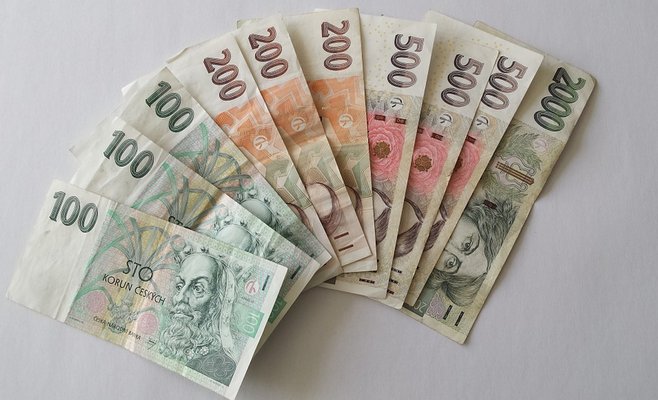 Как выросли зарплата и пенсия со времен падения коммунистического режима