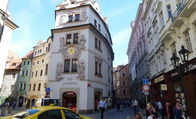 «Липовые» полицейские обокрали иностранца в одном из отелей Праги