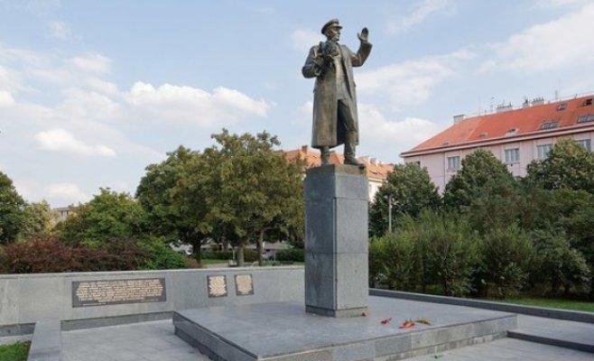 Памятник маршалу Коневу был очищен активистами