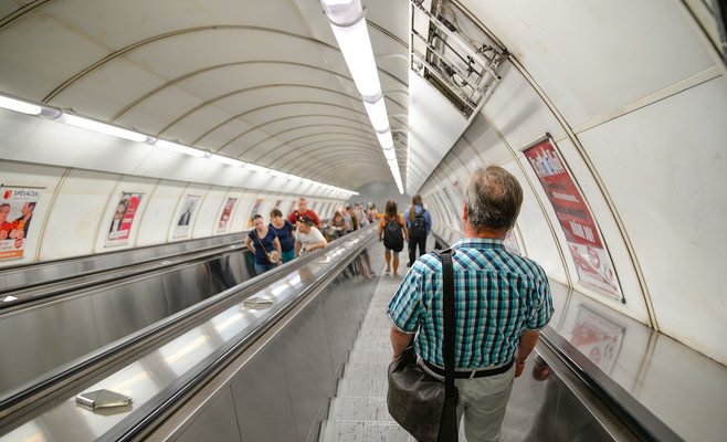 Новые эскалаторы в пражском метро подверглись критике из-за их низкой скорости