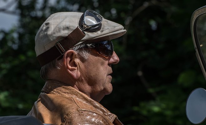 Государство хочет ужесточить правила для пожилых водителей