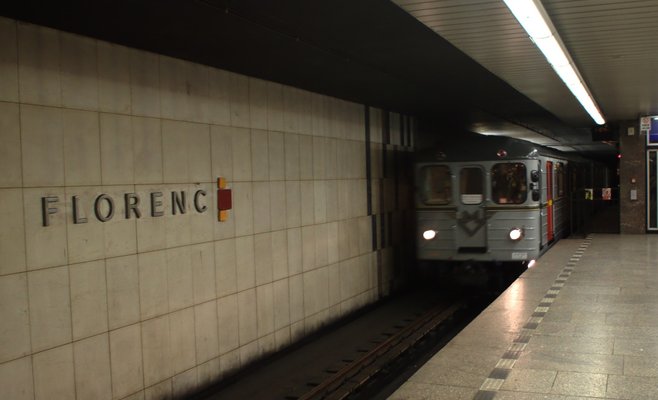 Линия метро С в Праге не работала около двух часов