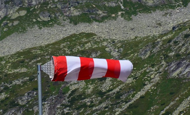 Внимание! Метеорологи повысили уровень опасности штормового предупреждения
