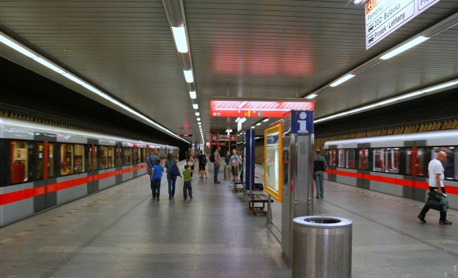 В пражском метро увеличилась зона покрытия мобильной связи