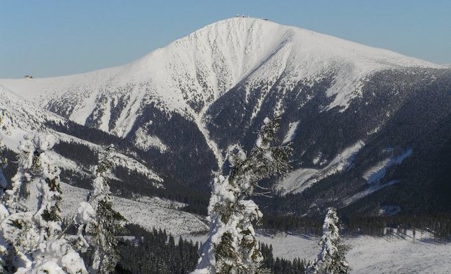 На хребтах Исполиновых гор выпал снег