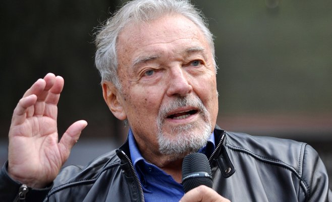 Прага прощается с Карелом Готтом