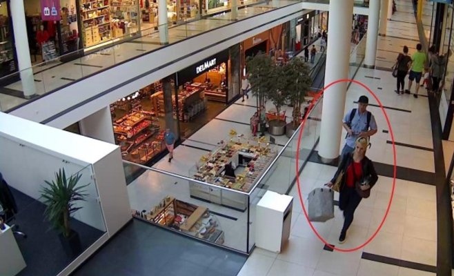 Полиция Праги расследует дело об ограблении ювелирного магазина