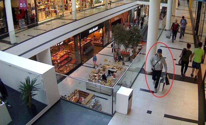 Полиция Праги расследует дело об ограблении ювелирного магазина