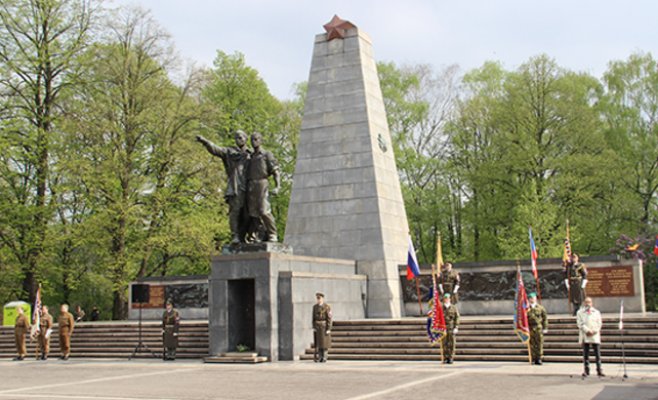 Националисты взяли на себя ответственность за повреждение памятников в Остраве и Брно