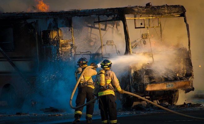В центре Праги сгорел автобус