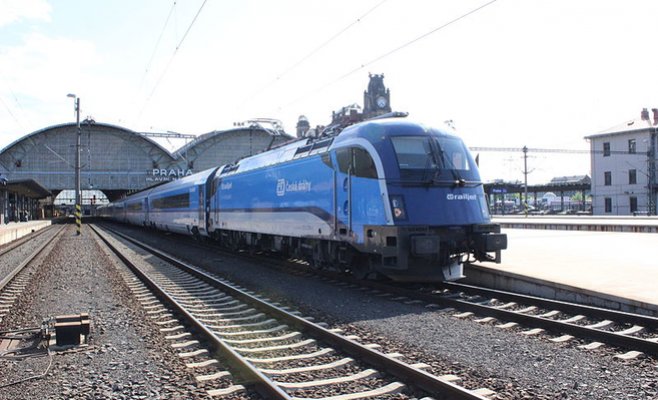 На Главном железнодорожном вокзале Праги мужчина попал под поезд