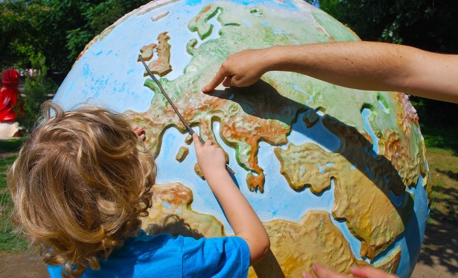 Планирует ли Министерство образования сократить количество ассистентов учителя в чешских школах?