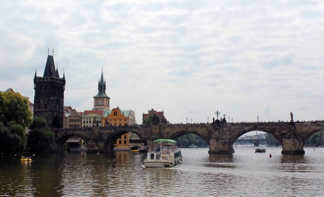Возле Карлова моста в Праге был обнаружен труп