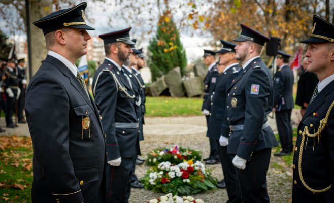 28 ноября полицейские и пожарные почтили память своих погибших коллег