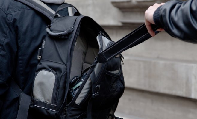 Полиция предупреждает: во время праздников резко увеличивается число воров-карманников