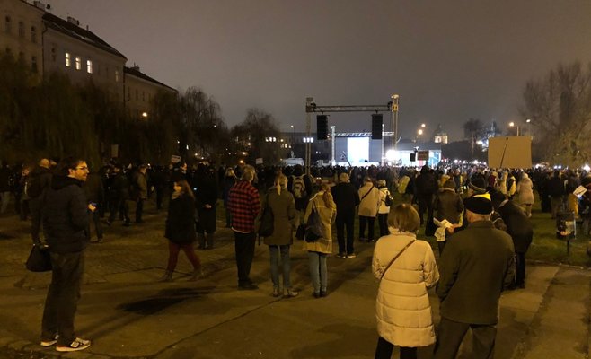 Вчерашнюю демонстрацию в Праге посетило более 15 тысяч человек