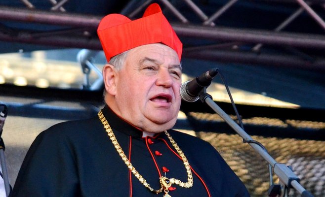 Архиепископ Праги пригласил к себе на обед сотни бездомных