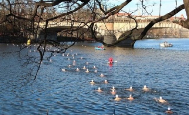 На Влтаве прошли соревнования выносливых людей