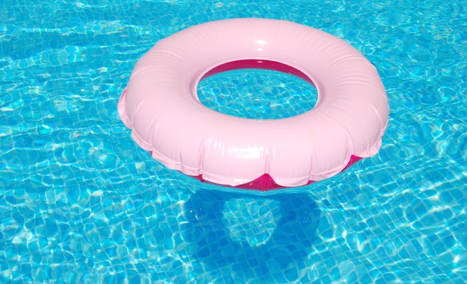 Пражского полицейского наградили медалью и номинировали на премию «Золотой Спасательный крест» за спасение ребенка