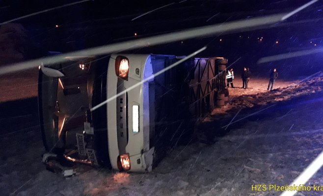 Непогода в Чехии вызвала множество аварий. Тысячи домов остались без электричества