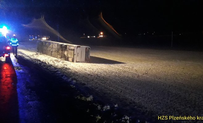 Непогода в Чехии вызвала множество аварий. Тысячи домов остались без электричества