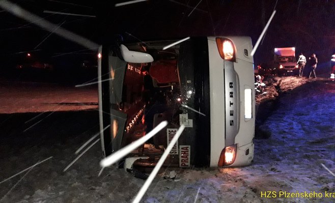Непогода в Чехии вызвала множество аварий. Тысячи домов остались без электричества