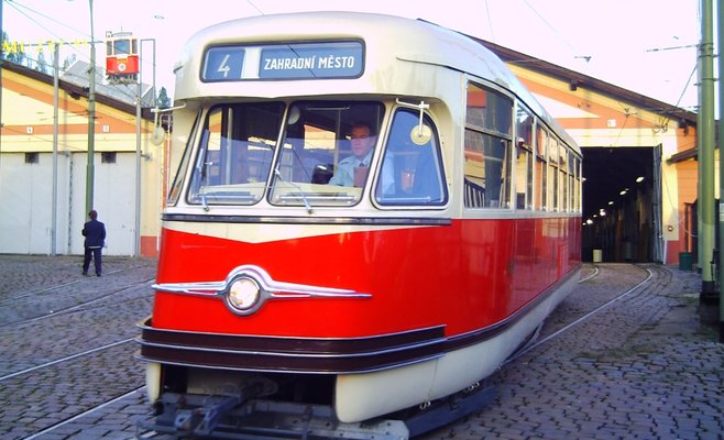 С сегодняшнего дня по улицам Праги будут ходить ретро-трамваи
