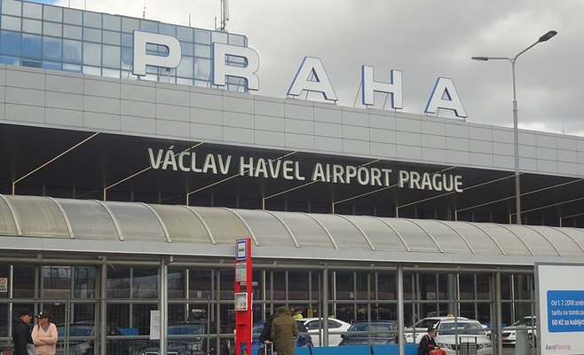 В сумках иностранца, прилетевшего из Катара, таможенники обнаружили 54 кг наркотического вещества