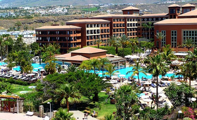 Пятеро чешских туристов, находящихся в карантине на острове Тенерифе, вернулись домой