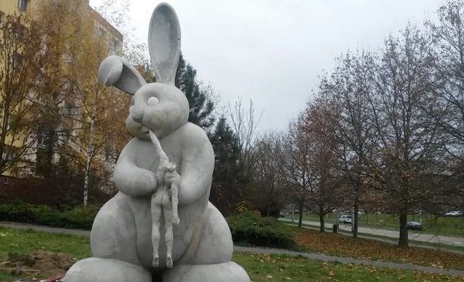 Гигантский кролик, пожирающий человека, продолжит пугать местных жителей в ближайшие 2 года